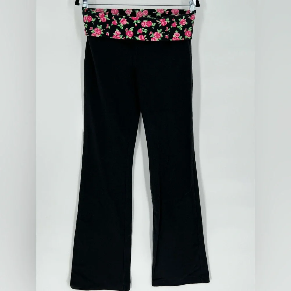 PINK VICTORIA’S SECRET BLACK FLORAL WAIST LOVE PINK LEGGINGS - Picture 3 of 6
